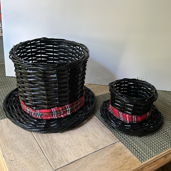 Like NEW! Wood Basket Weave Black Snowmen Planeters - Picture 5 of 7